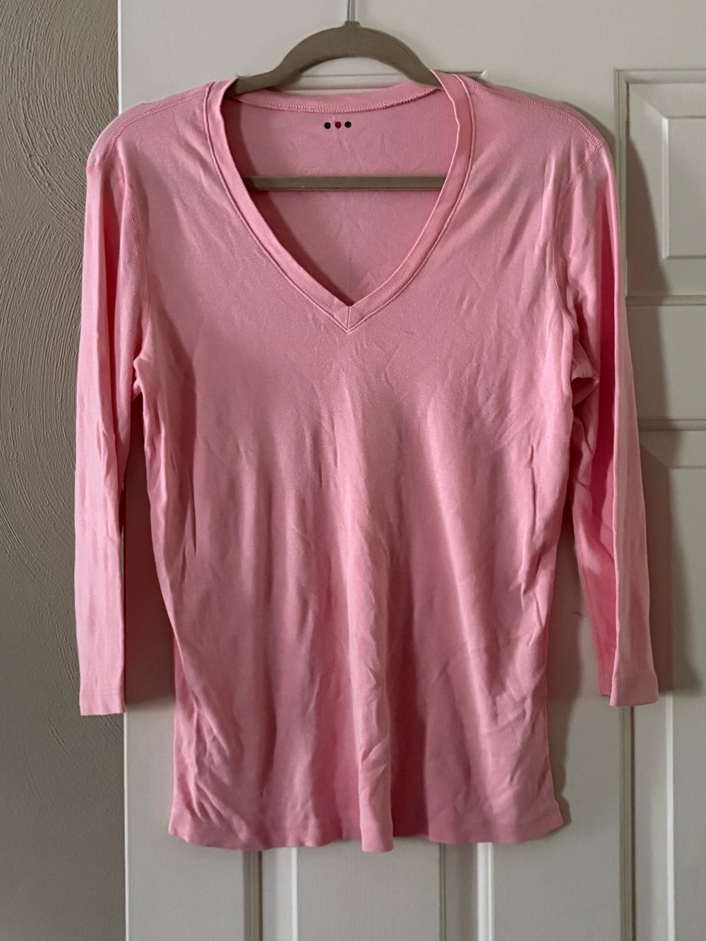 Three Dots Women's 3/4 Sleeve V-Neck Shirt. Size Medium.